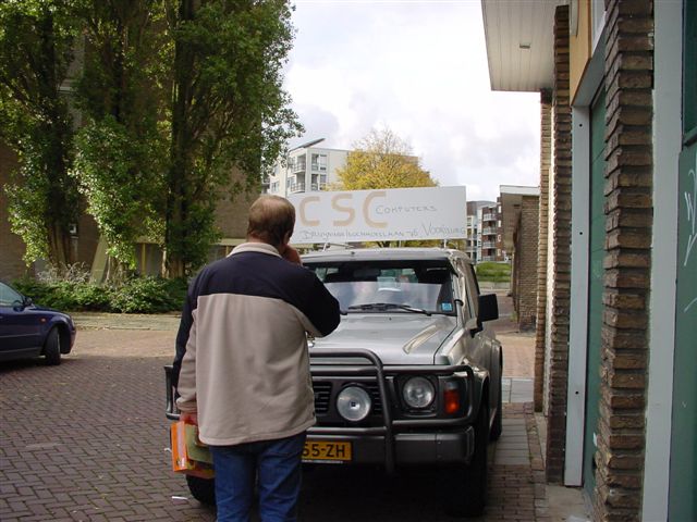 nep logo karton voor rienus auto grap